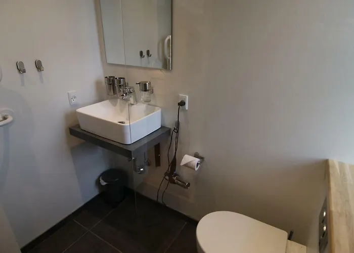 Lillevang Hotell 2*